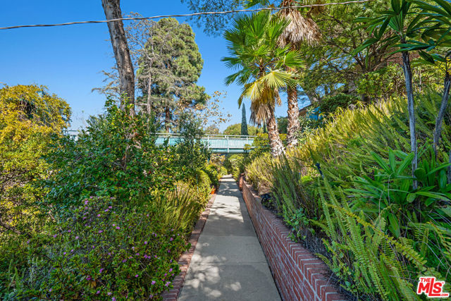 1750 Silverwood Terrace photo 32