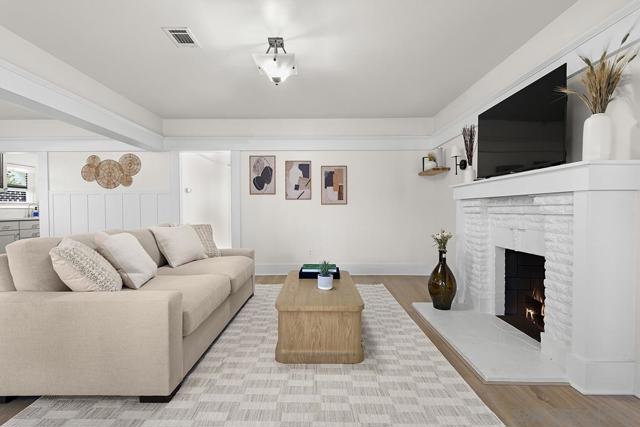 311 B Ave, Coronado CA: https://media.crmls.org/mediaz/6ba85173-6f80-4810-8568-cf9285c8de7b.jpg