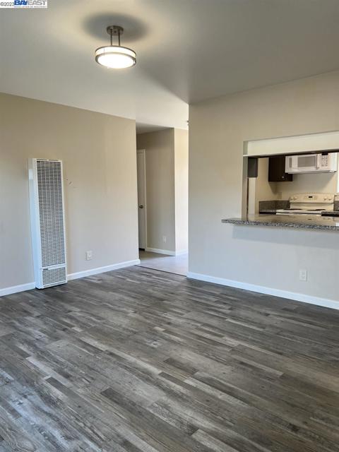 36976 Mulberry St, Newark CA: https://media.crmls.org/mediaz/6ba85d11-532f-4ba9-a857-9d20b6c742e5.jpg