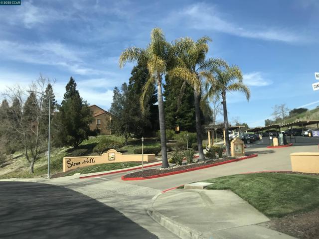 715 Watson Canyon Ct, San Ramon CA: https://media.crmls.org/mediaz/6ba86ebc-db13-4333-a228-6c01c6be677d.jpg
