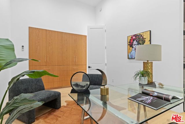 4535 Haskell Avenue, Encino CA: https://media.crmls.org/mediaz/6ba883ed-fe9e-4cd5-a109-e6c81318ca70.jpg