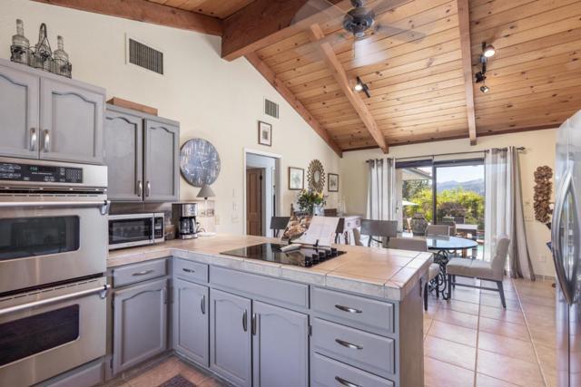 34998 Sky Ranch Road, Carmel Valley CA: https://media.crmls.org/mediaz/6ba895da-dc96-4609-a44c-5e1d981abcf8.jpg
