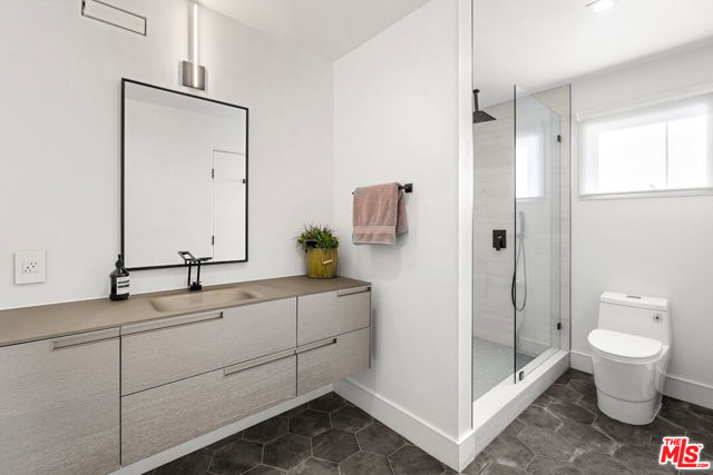 21715 Rambla Vista, Malibu CA: https://media.crmls.org/mediaz/6ba92c89-f079-4cb4-9f9a-631b89a4842d.jpg