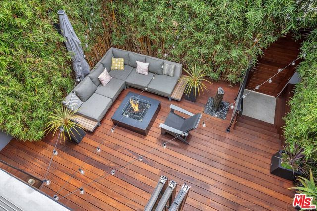 749 Oxford Ave Avenue, Venice CA: https://media.crmls.org/mediaz/6baa5d40-5735-4eae-a316-f8a4b2d96206.jpg