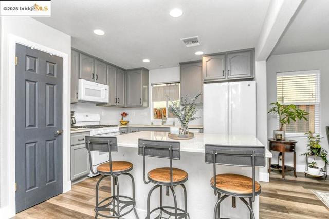 31 Ashton Court, Pittsburg CA: https://media.crmls.org/mediaz/6babca93-bc0a-440e-95aa-2be84ffa37e6.jpg