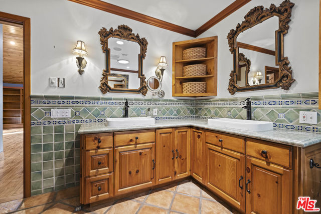 22651 Calvert Street, Woodland Hills CA: https://media.crmls.org/mediaz/6babcef1-bc31-4049-8146-e32264a97de4.jpg