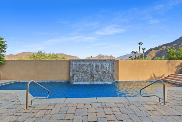 73481 Mariposa Drive, Palm Desert CA: https://media.crmls.org/mediaz/6babe0d6-9015-4bff-bbed-6e381a6b014e.jpg