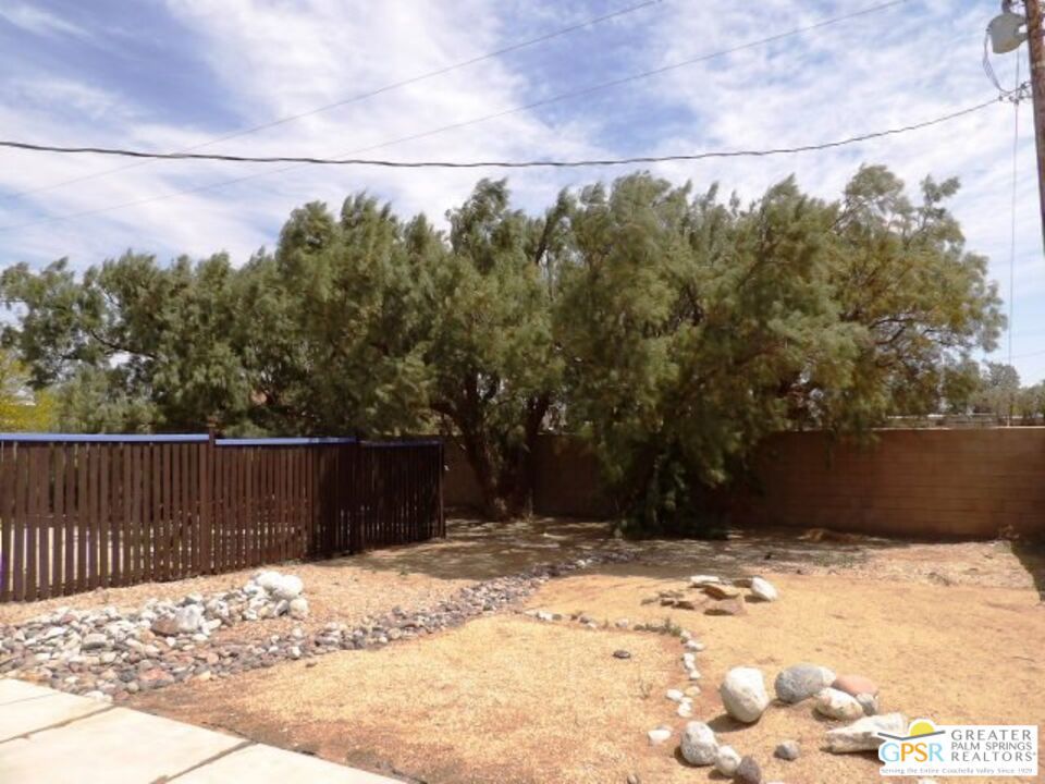 https://media.crmls.org/mediaz/6bac4ef6-061f-4fd7-ab56-991ce77f9668.jpg?preset=X-Large