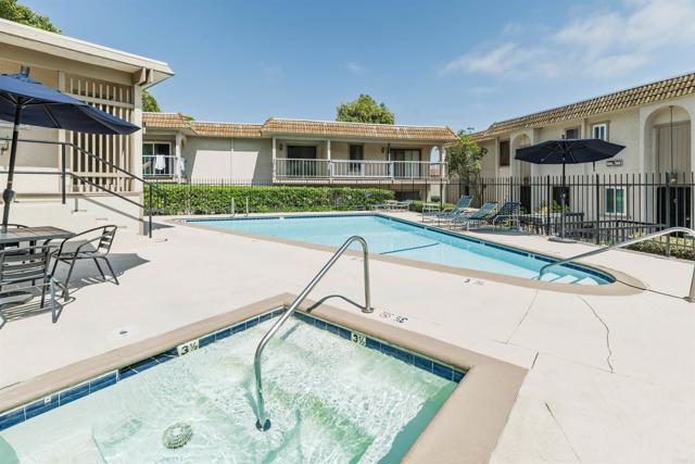 2349 Altisma Way, Carlsbad CA: https://media.crmls.org/mediaz/6bac9777-0ad0-48f2-86e6-1777e1616589.jpg