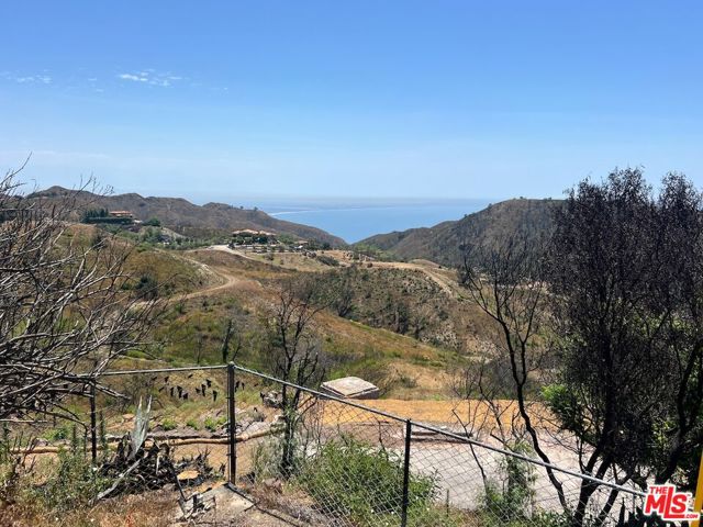 2566 Tuna Canyon Road, Topanga CA: https://media.crmls.org/mediaz/6bacb821-6e19-4ca1-9a81-973e97a5929c.jpg