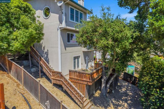 1027 W Arlington Way, Martinez CA: https://media.crmls.org/mediaz/6bacccd4-dabc-453f-854a-c1702931f6cb.jpg