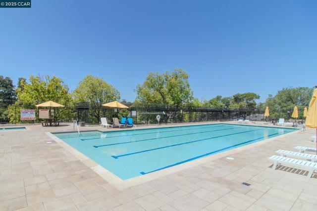 289 Crestview Ave, Martinez CA: https://media.crmls.org/mediaz/6bad43ca-9859-4909-b0b2-9aebed5b10d2.jpg