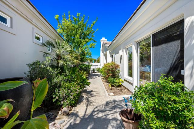 54580 Tanglewood, La Quinta CA: https://media.crmls.org/mediaz/6badb691-7bf1-4785-8241-4a05da7fdfe6.jpg