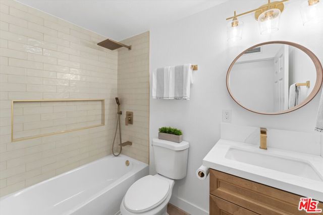 3815 W 60th Street, Los Angeles CA: https://media.crmls.org/mediaz/6badd15d-5cfa-4122-a2f9-0fc6454280a4.jpg