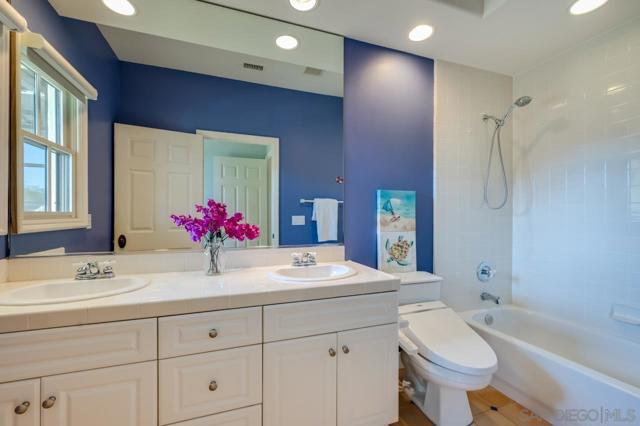 5199 Seagrove Place, San Diego CA: https://media.crmls.org/mediaz/6bae2c4f-0fa6-4b58-aee3-9303b5a91adc.jpg