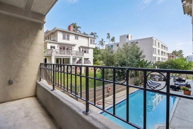 2445 Brant St, San Diego CA: https://media.crmls.org/mediaz/6bae6850-f185-4b6f-8630-4edfe5a8ed51.jpg