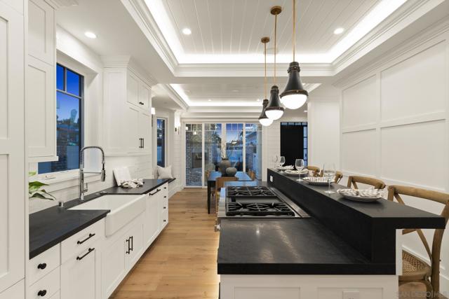 466 Westbourne, San Diego CA: https://media.crmls.org/mediaz/6baea908-cecf-4322-8c15-12a49d20e04e.jpg