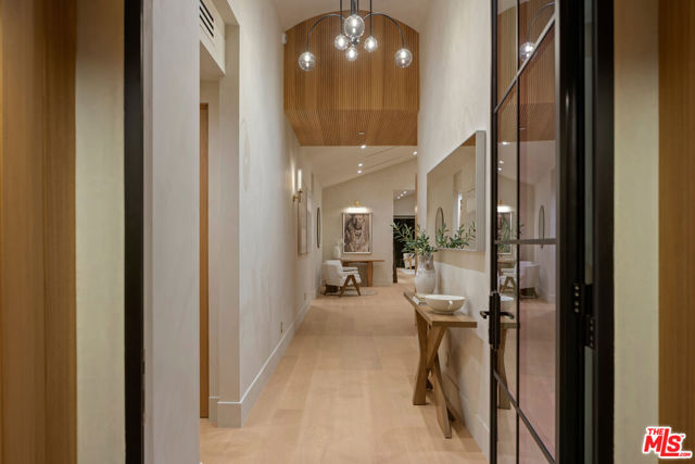 4029 East Boulevard, Los Angeles CA: https://media.crmls.org/mediaz/6baef9a0-37c4-4a7f-b0bf-a3706f4ce109.jpg