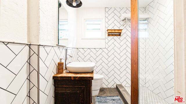 4707 Bedel Street, Woodland Hills CA: https://media.crmls.org/mediaz/6baf0b6e-5e6e-4cc0-bea6-ce7a55f7f9a7.jpg