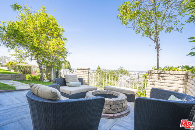 24880 Via Valmonte, Torrance CA: https://media.crmls.org/mediaz/6baf8fb4-4e02-467d-9301-0fa33312a6f3.jpg
