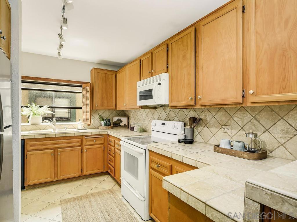 917 Torrance - photo 8