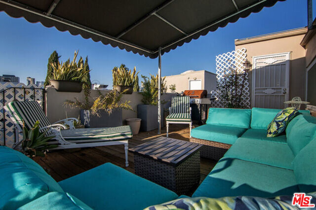 1650 Veteran Avenue, Los Angeles CA: https://media.crmls.org/mediaz/6bafdc7c-6a69-4a1a-9510-4707a5162d24.jpg