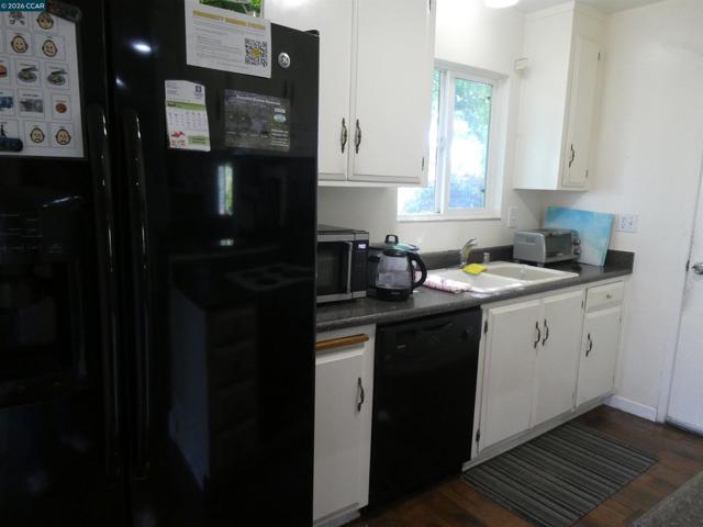 Image 12 of 43 For 2908 Sargent Ave