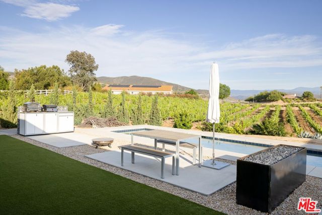 36453 Via El Pais Bonita, Temecula CA: https://media.crmls.org/mediaz/6baff98f-3ee7-40f7-acff-3abe34df60e5.jpg