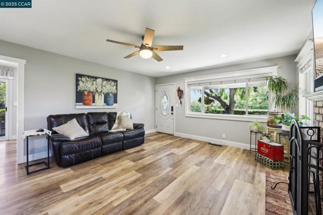 91 Lozoya Way, Oakley CA: https://media.crmls.org/mediaz/6bb16399-28e0-47d8-8262-2d545d085a3d.jpg