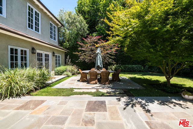 334 S Westgate Avenue, Los Angeles CA: https://media.crmls.org/mediaz/6bb1769e-3b82-4198-845d-85b02ac53de6.jpg