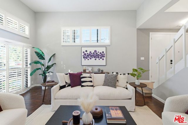 1013 16th Street, Santa Monica CA: https://media.crmls.org/mediaz/6bb17ac9-238d-49d5-a3bc-0e558677b27f.jpg