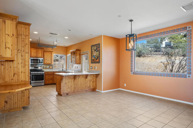 56948 Plaza Del Amigo, Yucca Valley CA: https://media.crmls.org/mediaz/6bb1c0c0-f024-4df5-b781-3c652a186914.jpg