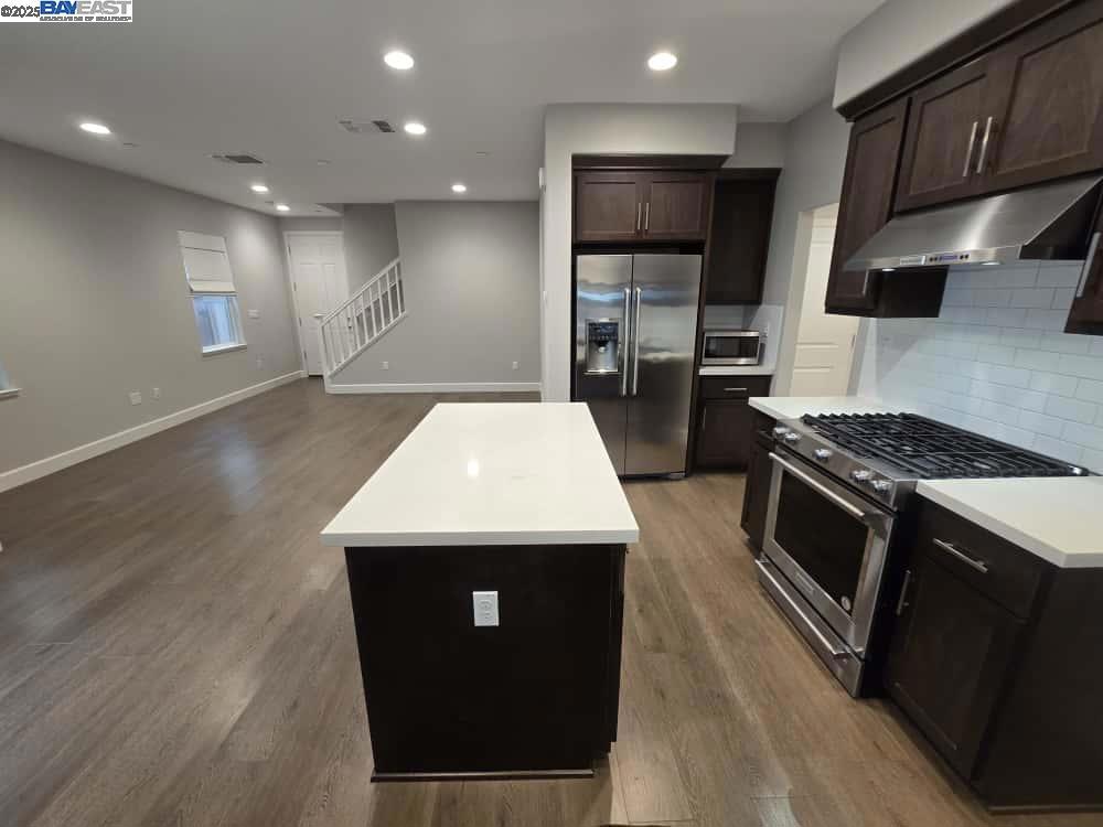 8553 Waveside Way