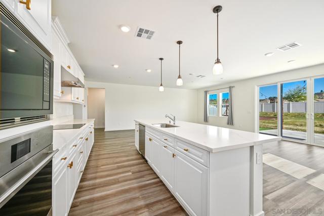 13410 Pasture Ct, Valley Center CA: https://media.crmls.org/mediaz/6bb21462-5066-4041-93db-38245c19722f.jpg