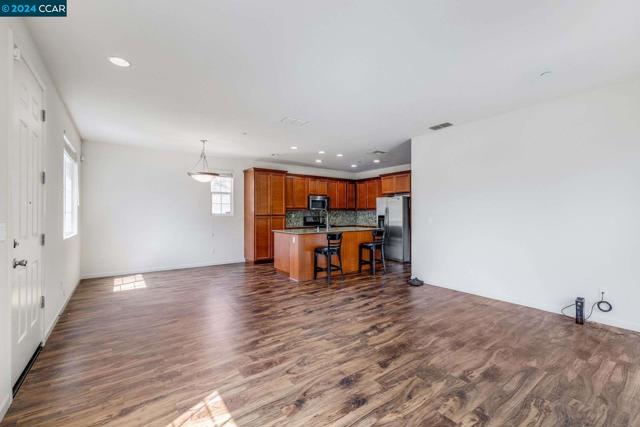 Image 3 of 33 For 1113 Strawberry Ln