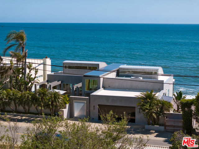 24572 Malibu Road, Malibu CA: https://media.crmls.org/mediaz/6bb23fc1-e335-4188-a459-7693bcf57189.jpg