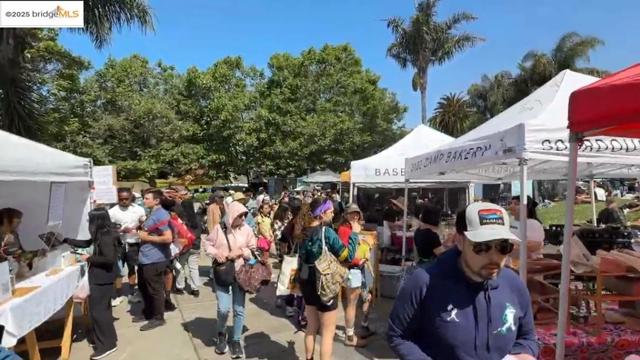1830 Lakeshore Ave, Oakland CA: https://media.crmls.org/mediaz/6bb2aae4-c54f-45e6-8a45-4a7e2a2656f9.jpg