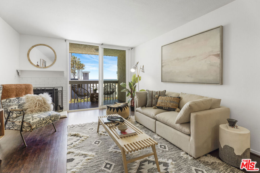 22 Navy Street #205