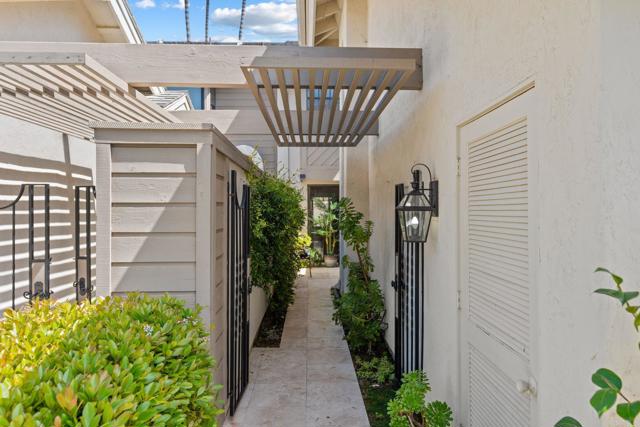 Detail Gallery Image 2 of 35 For 16019 via De Las Palmas, Rancho Santa Fe,  CA 92091 - 3 Beds | 3 Baths