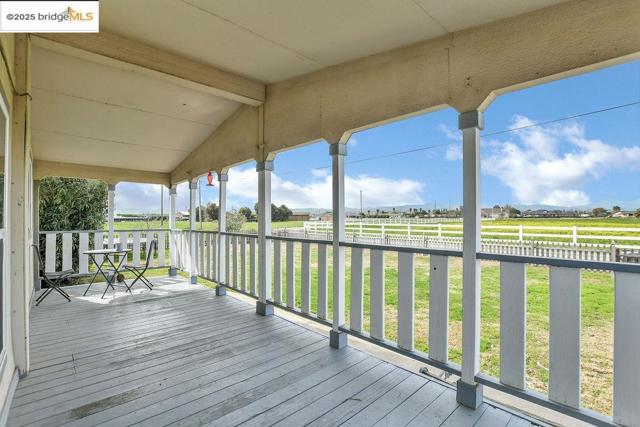 4985 Bixler Road, Byron CA: https://media.crmls.org/mediaz/6bb34f55-df75-4cae-ac11-56e06b38882f.jpg