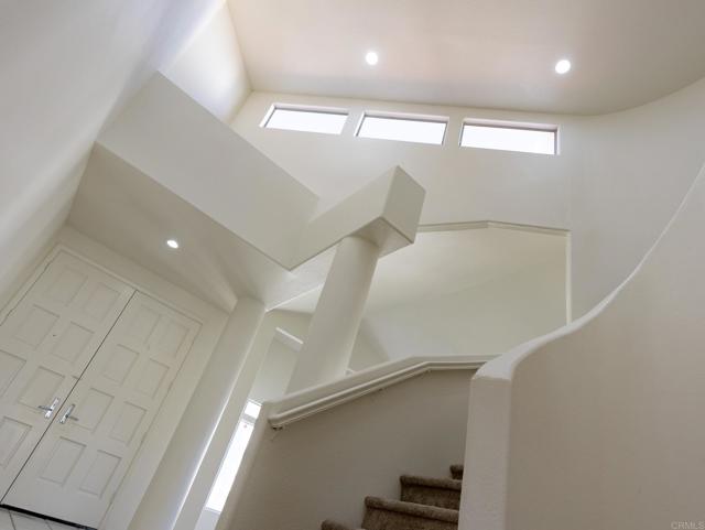 Detail Gallery Image 10 of 30 For 4918 Amador Dr, Oceanside,  CA 92056 - 5 Beds | 3/1 Baths