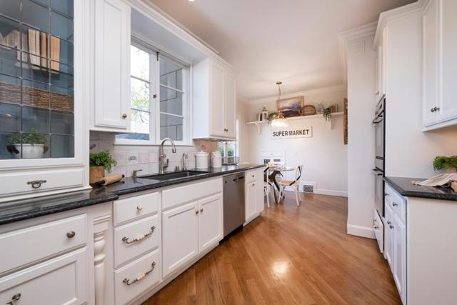 526 W Poplar Avenue, San Mateo CA: https://media.crmls.org/mediaz/6bb39cec-07fd-47ef-b90b-38d778501e99.jpg