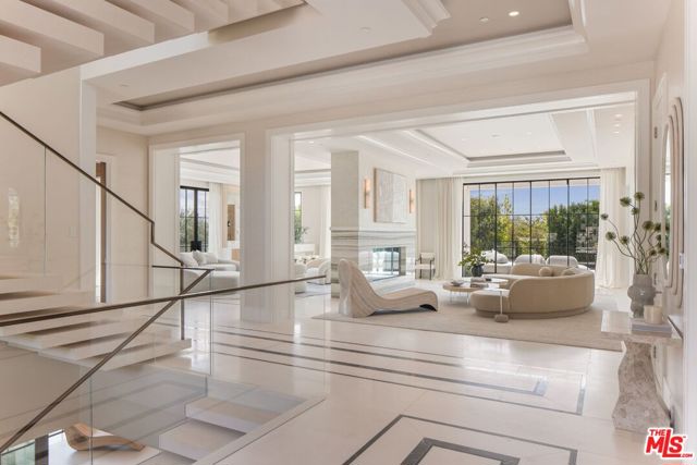 721 N Bonhill Road, Los Angeles CA: https://media.crmls.org/mediaz/6bb42965-ab14-4130-92f7-5ead78b98ad3.jpg
