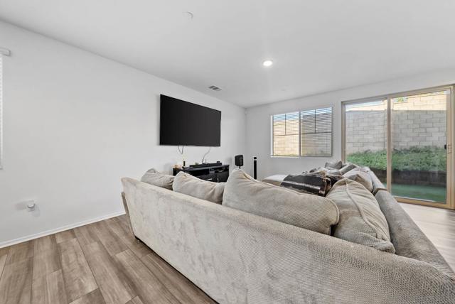 29566 Nini Ct, Winchester CA: https://media.crmls.org/mediaz/6bb47207-52f5-4244-a78b-47c222dead77.jpg