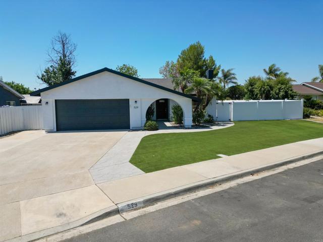 Detail Gallery Image 1 of 32 For 529 Valley Meadow Pl, Escondido,  CA 92027 - 3 Beds | 2 Baths