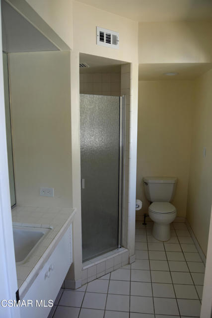 3315 S Bentley Avenue, Los Angeles CA: https://media.crmls.org/mediaz/6bb6268a-c6d9-4c84-ab69-2ee1da17eed3.jpg