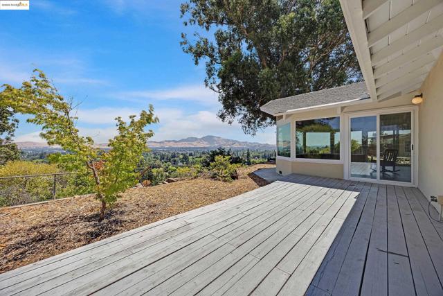 1510 Encanto, Walnut Creek CA: https://media.crmls.org/mediaz/6bb642dd-eeb4-4e57-a127-102eb818ca04.jpg