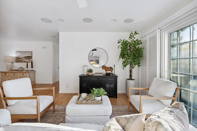 10325 Darling Road, Ventura CA: https://media.crmls.org/mediaz/6bb662c3-1392-484c-9c16-64f0fc1e286f.jpg