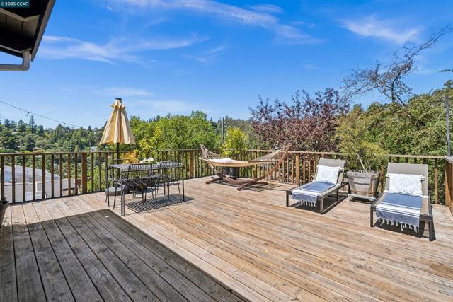5915 ALHAMBRA AVE, Oakland CA: https://media.crmls.org/mediaz/6bb6771a-c29d-4bdd-8221-297976f7602c.jpg