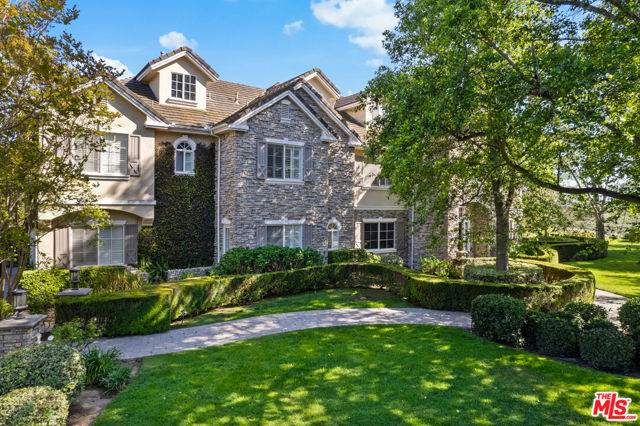 13418 Nightsky Drive, Camarillo CA: https://media.crmls.org/mediaz/6bb67fae-84e0-4e06-b129-3f3ca0f44f6d.jpg